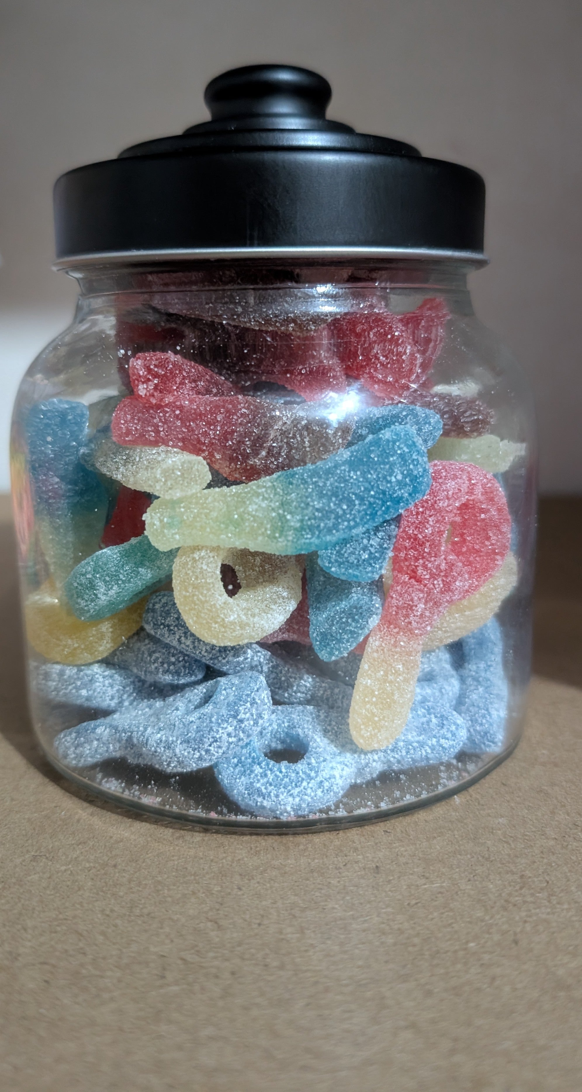 Bonbonnière en verre ( gravure écriture ) 400 gr